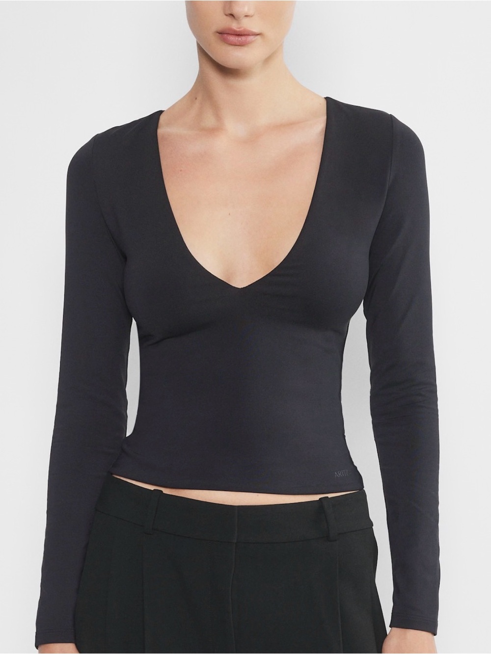 Aritzia black contour V neck long sleeve top